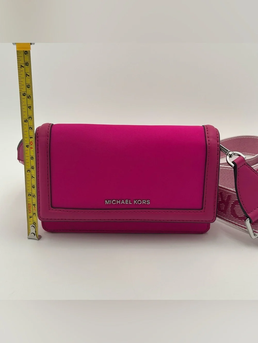 Michael Kors Pink Jet Set Smartphone Crossbody Purse